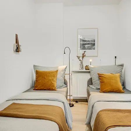 Apartment Valley Apartment: Free Parking + Bathtub + Netflix
