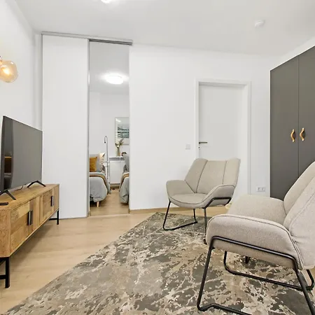 Valley Apartment: Free Parking + Bathtub + Netflix